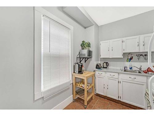 2117 17A Street Sw, Calgary, AB - Indoor Photo Showing Kitchen With Double Sink