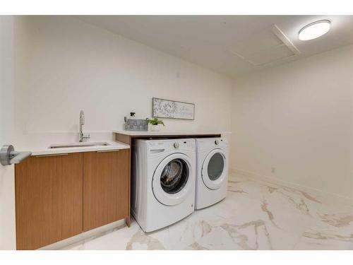 202-88 Waterfront Mews Sw, Calgary, AB - Indoor Photo Showing Laundry Room