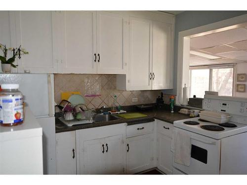 1104 Sifton Boulevard Sw, Calgary, AB - Indoor Photo Showing Kitchen