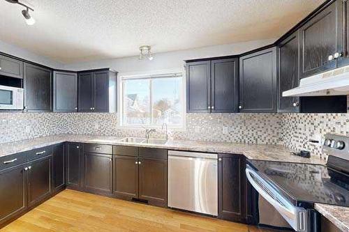 221 49 Avenue West, Claresholm, AB - Indoor Photo Showing Kitchen With Upgraded Kitchen