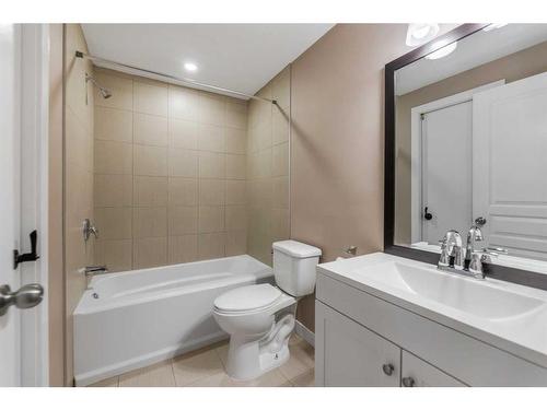 199 Evanswood Circle Nw, Calgary, AB - Indoor Photo Showing Bathroom