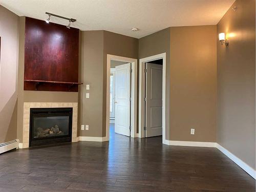 103-108 25 Avenue Sw, Calgary, AB - Indoor Photo Showing Living Room With Fireplace