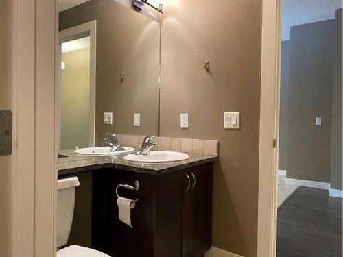 103-108 25 Avenue Sw, Calgary, AB - Indoor Photo Showing Bathroom