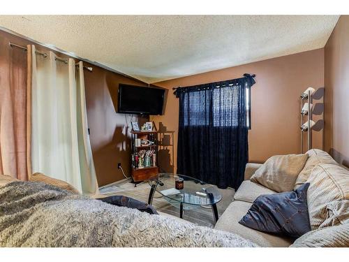 221 Theodore Place Nw, Calgary, AB - Indoor Photo Showing Bedroom