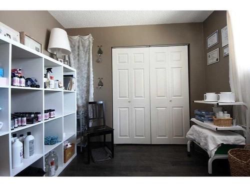 10-2168 Hwy 587, Rural Red Deer County, AB - Indoor Photo Showing Bedroom