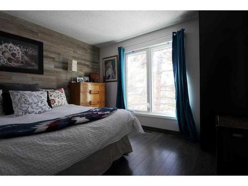 10-2168 Hwy 587, Rural Red Deer County, AB - Indoor Photo Showing Bedroom
