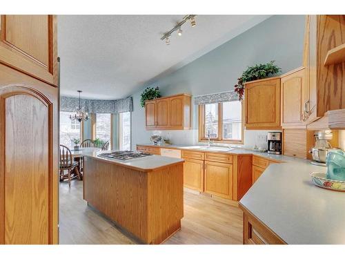 99 Hampshire Close Nw, Calgary, AB - Indoor Photo Showing Kitchen