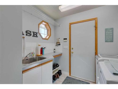 99 Hampshire Close Nw, Calgary, AB - Indoor Photo Showing Laundry Room