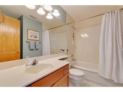 99 Hampshire Close Nw, Calgary, AB - Indoor Photo Showing Bathroom