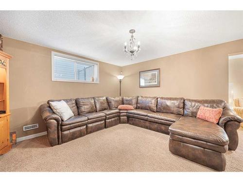 8 Sunset View, Cochrane, AB - Indoor Photo Showing Living Room