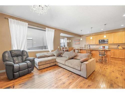 8 Sunset View, Cochrane, AB - Indoor Photo Showing Living Room