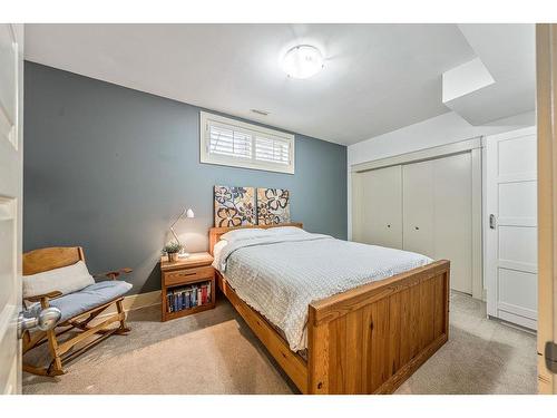 435 27 Avenue Ne, Calgary, AB - Indoor Photo Showing Bedroom