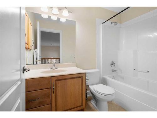 32 Lynx Ridge Boulevard Nw, Calgary, AB - Indoor Photo Showing Bathroom