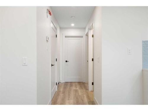 4204 7 Avenue Sw, Calgary, AB - Indoor Photo Showing Other Room