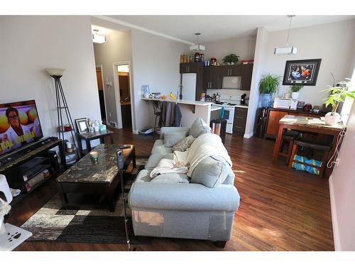333 2 Street East, Drumheller, AB - Indoor Photo Showing Living Room