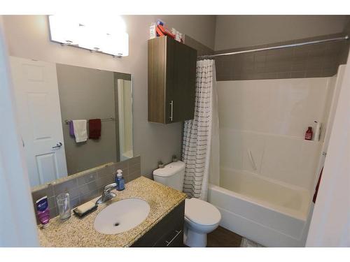 333 2 Street East, Drumheller, AB - Indoor Photo Showing Bathroom