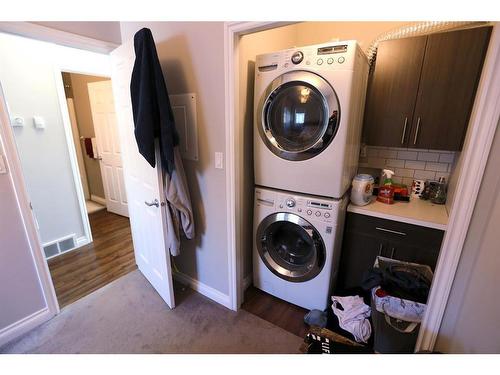 333 2 Street East, Drumheller, AB - Indoor Photo Showing Laundry Room