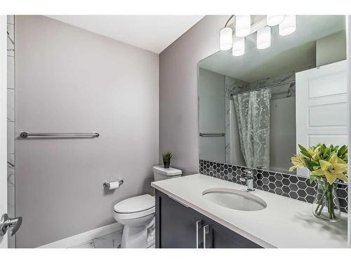 196 Dawson Harbour Heights, Chestermere, AB - Indoor Photo Showing Bathroom