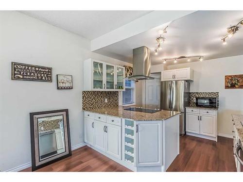 1638 15 Avenue Sw, Calgary, AB - Indoor Photo Showing Kitchen