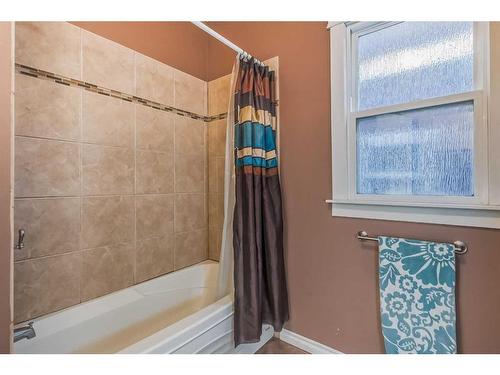 1638 15 Avenue Sw, Calgary, AB - Indoor Photo Showing Bathroom