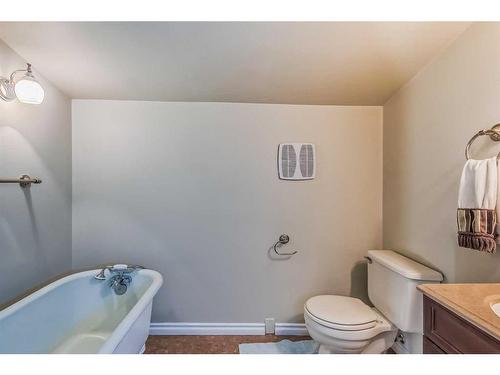 1638 15 Avenue Sw, Calgary, AB - Indoor Photo Showing Bathroom