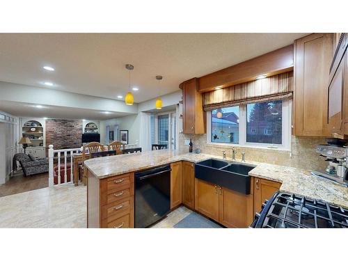 652 Willingdon Boulevard Se, Calgary, AB - Indoor Photo Showing Kitchen With Double Sink