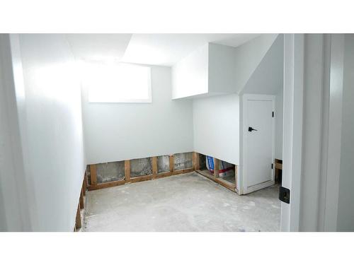 2727 92 Street Se, Calgary, AB - Indoor Photo Showing Other Room