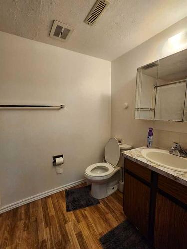 12 Huntley Close Ne, Calgary, AB - Indoor Photo Showing Bathroom