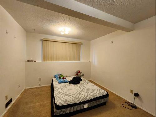 12 Huntley Close Ne, Calgary, AB - Indoor Photo Showing Bedroom