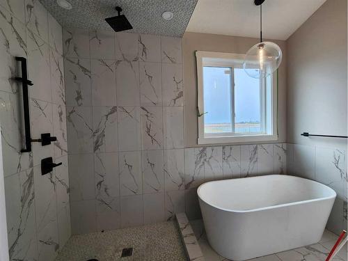 2 St Andrews Close, Lyalta, AB - Indoor Photo Showing Bathroom