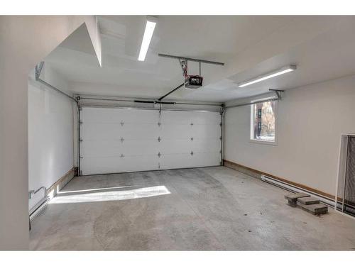 538 23 Avenue Sw, Calgary, AB - Indoor Photo Showing Garage