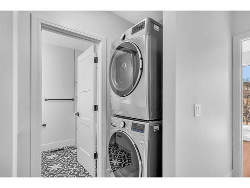 538 23 Avenue Sw, Calgary, AB - Indoor Photo Showing Laundry Room
