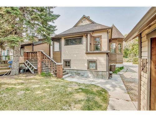 10 New Place Se, Calgary, AB - Outdoor