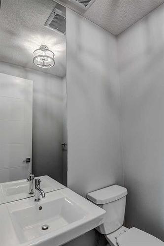 1213 Coopers Drive Sw, Airdrie, AB - Indoor Photo Showing Bathroom
