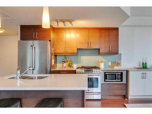 501-735 2 Avenue Sw, Calgary, AB - Indoor Photo Showing Kitchen With Double Sink