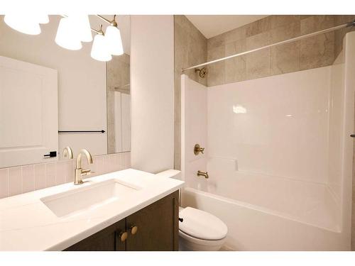 141 Treeline Avenue Sw, Calgary, AB - Indoor Photo Showing Bathroom