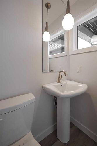 141 Treeline Avenue Sw, Calgary, AB - Indoor Photo Showing Bathroom