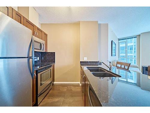 402-325 3 Street Se, Calgary, AB - Indoor Photo Showing Kitchen With Stainless Steel Kitchen With Double Sink