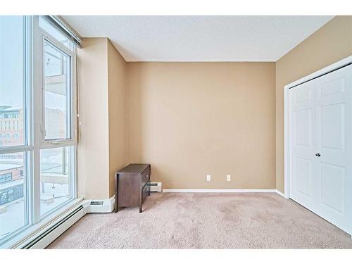 402-325 3 Street Se, Calgary, AB - Indoor Photo Showing Other Room