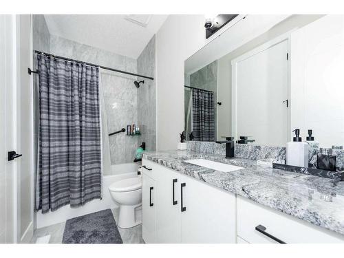 162 Kinniburgh Crescent, Chestermere, AB - Indoor Photo Showing Bathroom