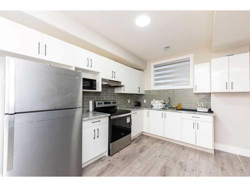 162 Kinniburgh Crescent, Chestermere, AB - Indoor Photo Showing Kitchen