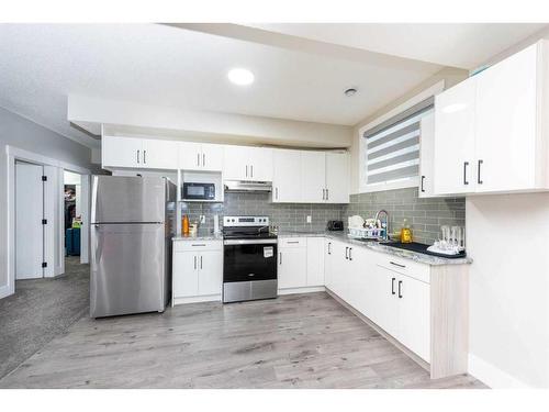162 Kinniburgh Crescent, Chestermere, AB - Indoor Photo Showing Kitchen