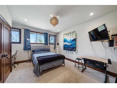 242036 96 Street East, Rural Foothills County, AB - Indoor Photo Showing Bedroom