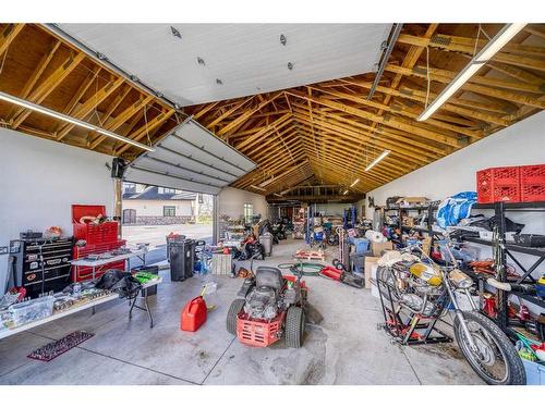 242036 96 Street East, Rural Foothills County, AB - Indoor Photo Showing Garage