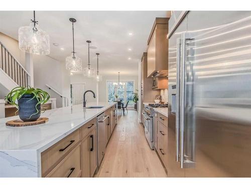 4916 22 Street Sw, Calgary, AB - Indoor Photo Showing Kitchen With Upgraded Kitchen