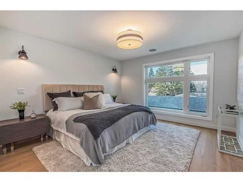 4916 22 Street Sw, Calgary, AB - Indoor Photo Showing Bedroom