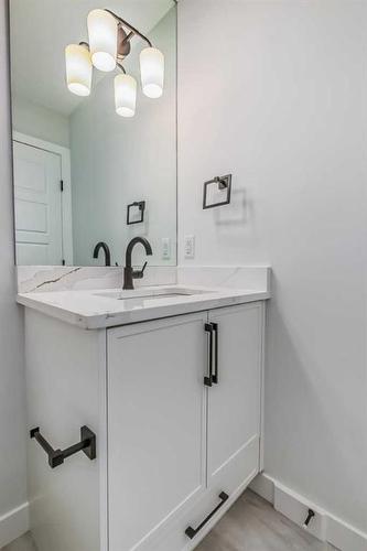 4916 22 Street Sw, Calgary, AB - Indoor Photo Showing Bathroom
