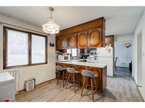 450 Muskrat Street, Banff, AB - Indoor Photo Showing Kitchen