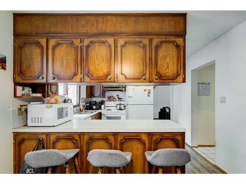 450 Muskrat Street, Banff, AB - Indoor Photo Showing Kitchen