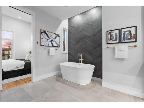 1812 20 Avenue Nw, Calgary, AB - Indoor Photo Showing Bathroom
